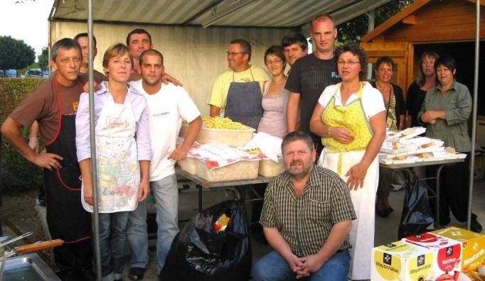au barbecue de la piscine